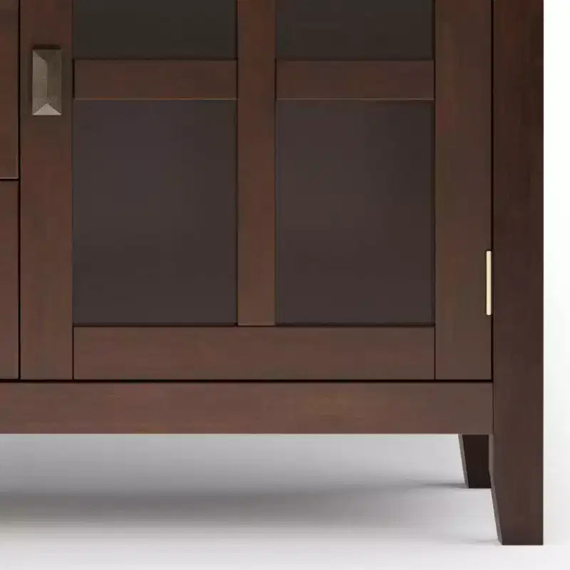Grand buffet en bois massif roux, 3 tiroirs, 2 placards