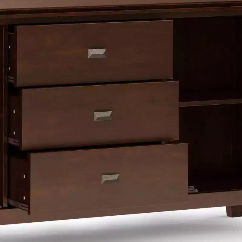 Grand buffet en bois massif roux, 3 tiroirs, 2 placards