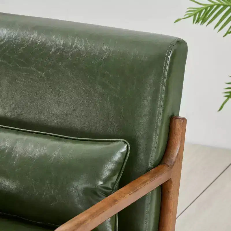 Fauteuil d'appoint en similicuir style Mid-Century Modern avec cadre en bois d'hévéa couleur noyer