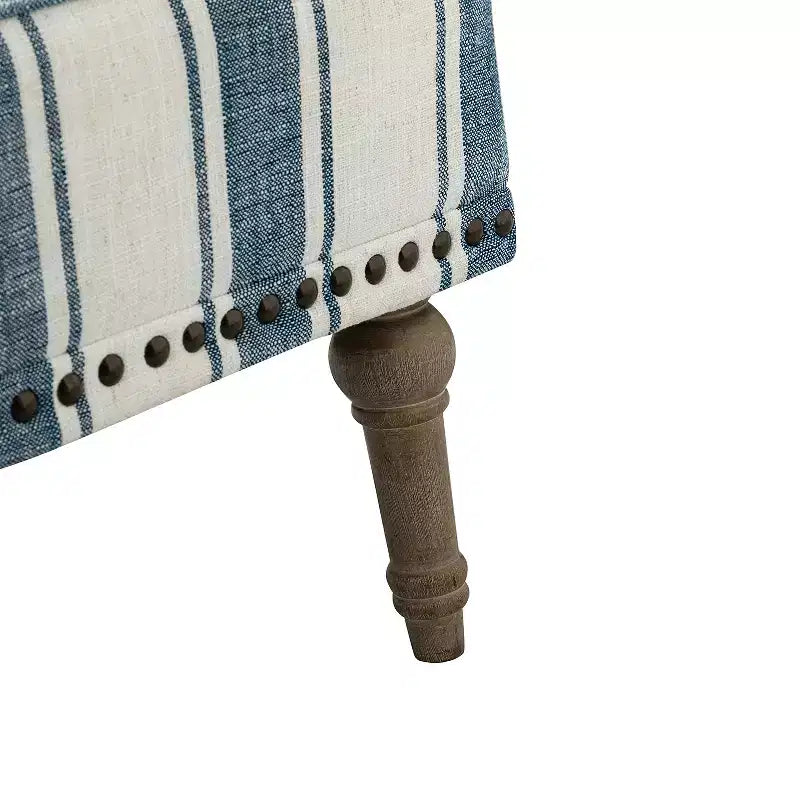 Fauteuil de chambre en bois tapissé avec clous décoratifs et motif rayé unique