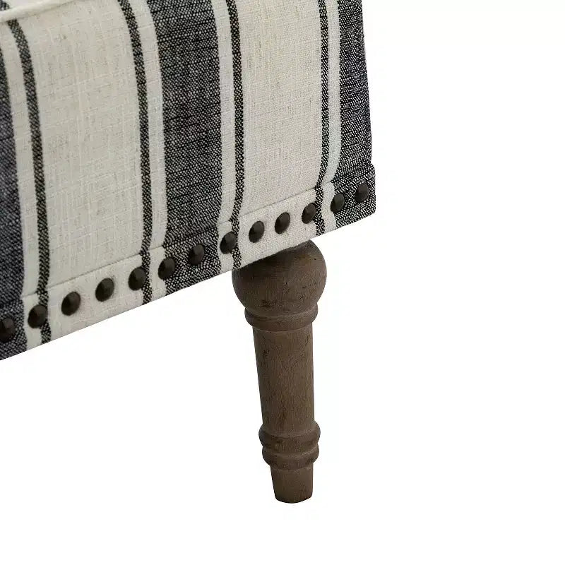 Fauteuil de chambre en bois tapissé avec clous décoratifs et motif rayé unique