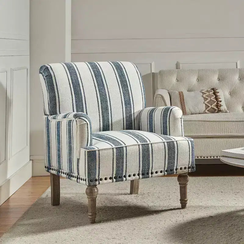 Fauteuil de chambre en bois tapissé avec clous décoratifs et motif rayé unique