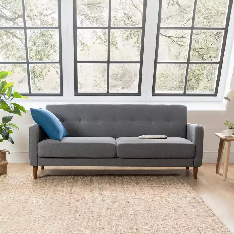 Canapé de style moderne du milieu du siècle avec pochettes accoudoirs, en tissu de lin capitonné
