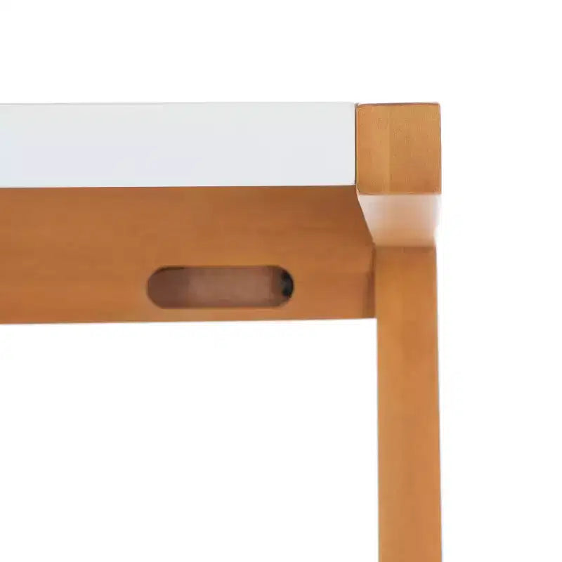 Bureau de style moderne avec un plateau blanc lisse